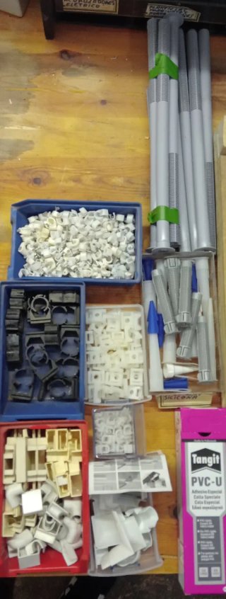 Elige a 1 € Grapillas,canaleta,abrazaderas PVC,etc