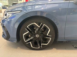 Volkswagen Golf 2024 R-LINE