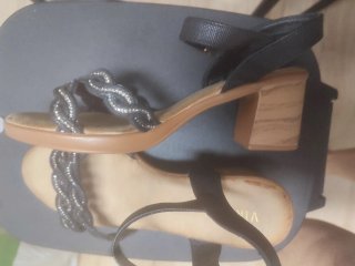 Sandalias negras con detalle plateado