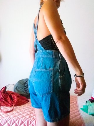 Salopette in denim blu e verde