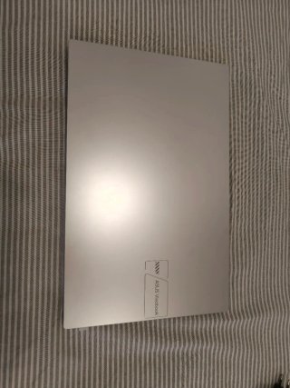 ASUS Vivobook 17 Plata