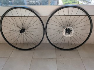 Juego de Ruedas Shimano RS gravel