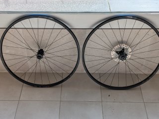 Juego de Ruedas Shimano RS gravel