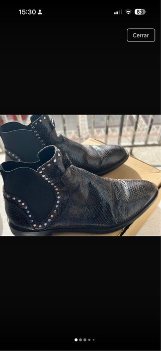 Botines con tachuelas tipo Chelsea