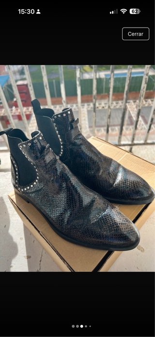Botines con tachuelas tipo Chelsea