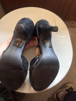 Elegantes sandalias de tacón negras