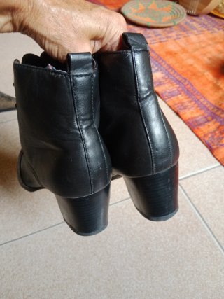 Botines Negros con Cordones y Cremallera