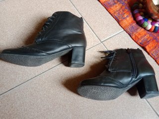 Botines Negros con Cordones y Cremallera