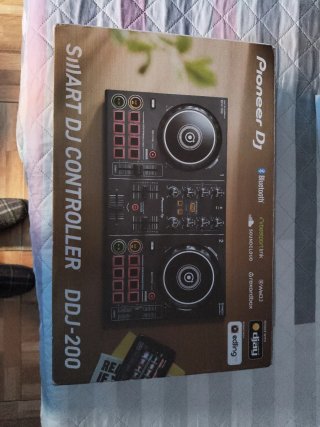 DDJ-200 y Manual instrucciones en estado perfecto