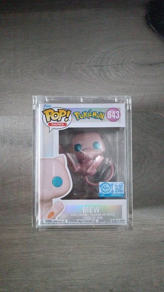Funko Pop Mew Pearlescent Pokémon Center