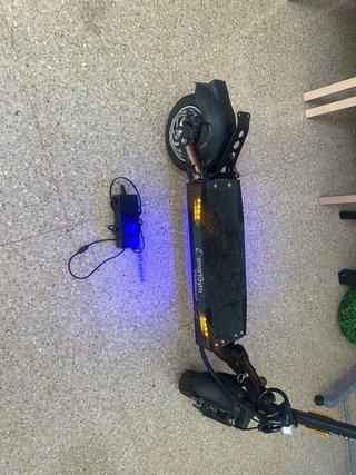 Patinete Eléctrico con Foco LED