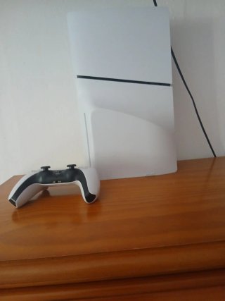 PlayStation 5 Slim (PS5) con Mando y Juegos