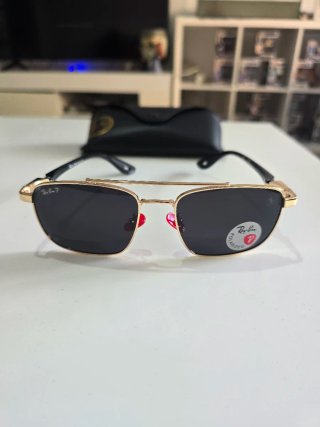 Gafas de sol Ray-Ban doradas y negras