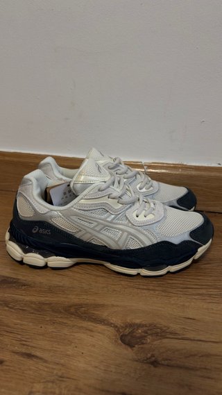 Zapatillas Asics Gel NYC Gris y Blanco