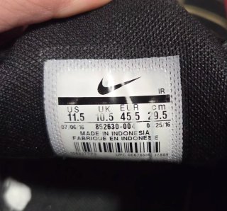 Zapatillas Nike Air Max Plus Negras y Doradas