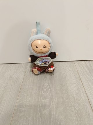 Labubu con ropa