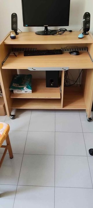 Scrivania per computer in legno