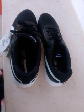 Zapatillas Reebok 44 Negras y Blancas