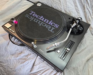Tocadiscos Technics SL-1210 MK5