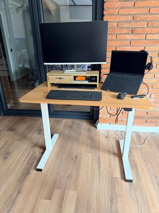 Escritorio Elevable Madera y Metal
