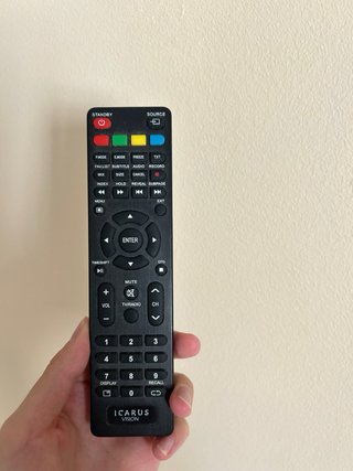 TV Icarus + PS4 con mando y juegos
