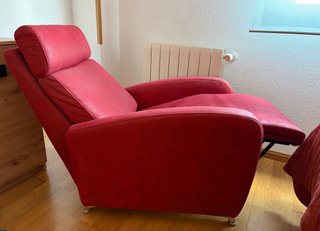 Sillón reclinable rojo