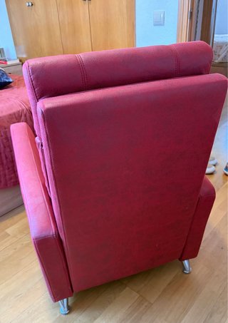 Sillón reclinable rojo