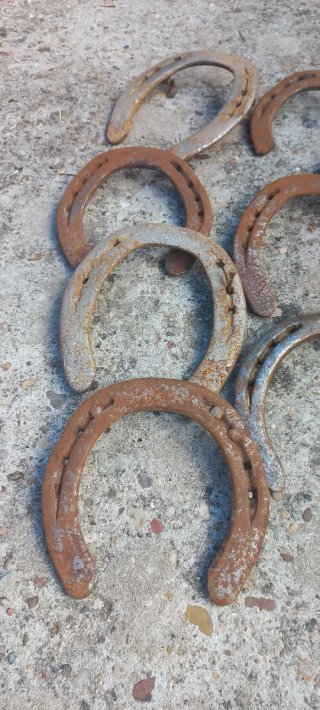 Herraduras de metal. Para decoración.