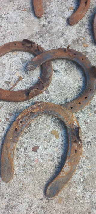 Herraduras de metal. Para decoración.