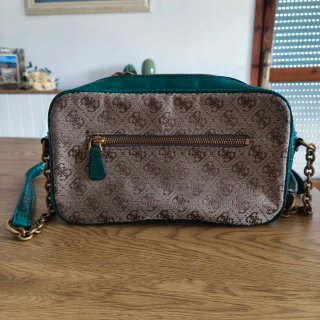 Bolso Guess Verde y beige.