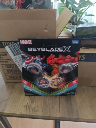 Beyblade X Marvel Captain America & Red Hulk