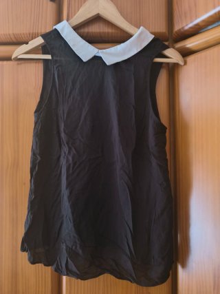 Blusa Stradivarius Negra con Cuello Blanco