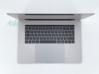 MacBook Pro 15" (2018) Intel Core i9 2.9GHz 6 núcleos - SSD 2TB - 32GB RAM con marcas de pegatinas