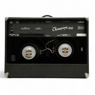 AMPLIFICADOR FENDER CHAMPION 100 + CABLES