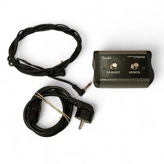 AMPLIFICADOR FENDER CHAMPION 100 + CABLES