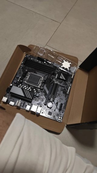 Pack AM5: Ryzen 5 7600X + Placa B650