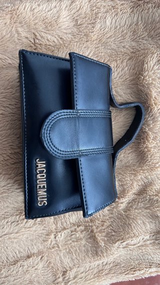 Bolso Jacquemus negro con asa de mano