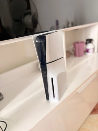 Playstation 5 Slim Blanca con 1 mando y dos juegos