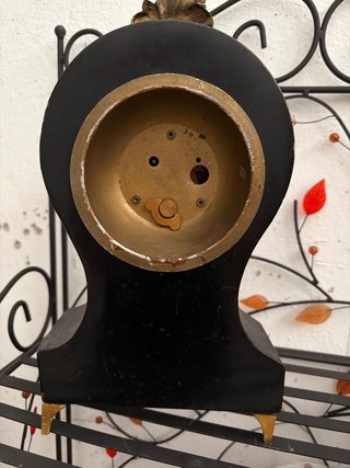 Reloj de sobremesa antiguo de cuerda