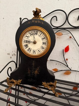 Reloj de sobremesa antiguo de cuerda