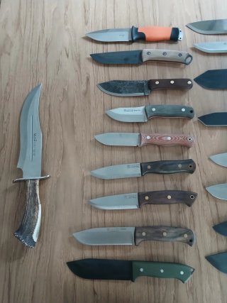 Colección de cuchillos militares