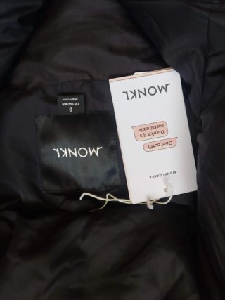 Abrigo largo acolchado Monki negro
