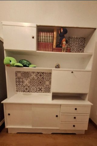 Mueble de salón blanco.