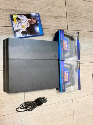 PS4 (PlayStation 4) Nera + FIFA 18 + 2 Controller