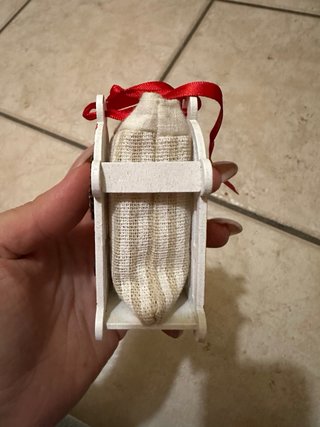 Portaconfetti in legno a forma di gabbietta
