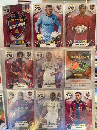 Cromos Adrenalyn XL 25/26 de Getafe CF a Levante .