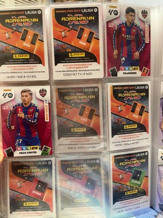 Cromos Adrenalyn XL 25/26 de Getafe CF a Levante .