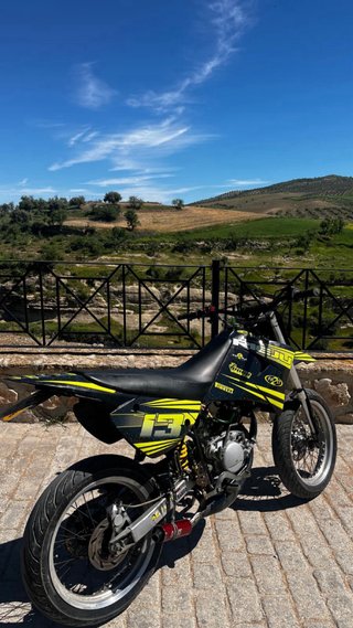 Moto Rieju RR Sport Edition Negra y Amarilla
