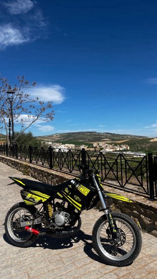 Moto Rieju RR Sport Edition Negra y Amarilla