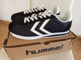 Zapatillas deportivas Hummel negras y blancas
